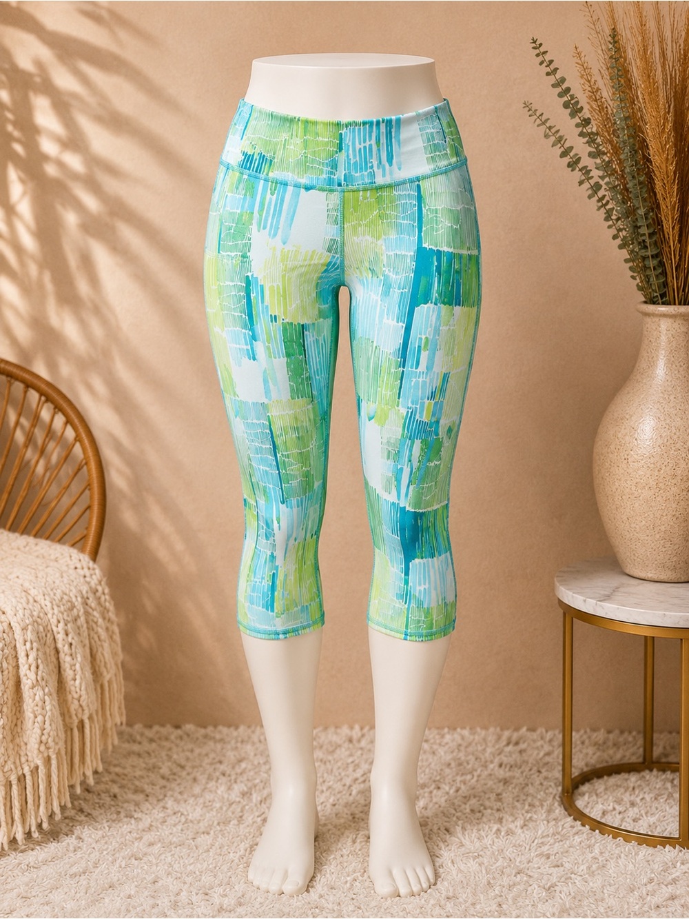 Brooks Women’s Size XS Green & Aqua Abstract Print Capri Leggings